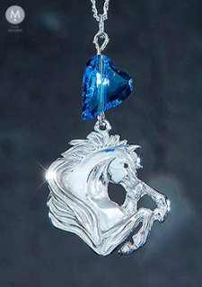 Limitovaná kolekce se Swarovski - modré srdce a vzpínající hlava koně